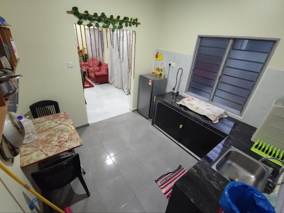 Man Homestay Kampong Bukit China Luaran gambar